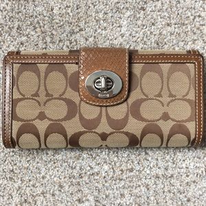 Coach wallet gently used